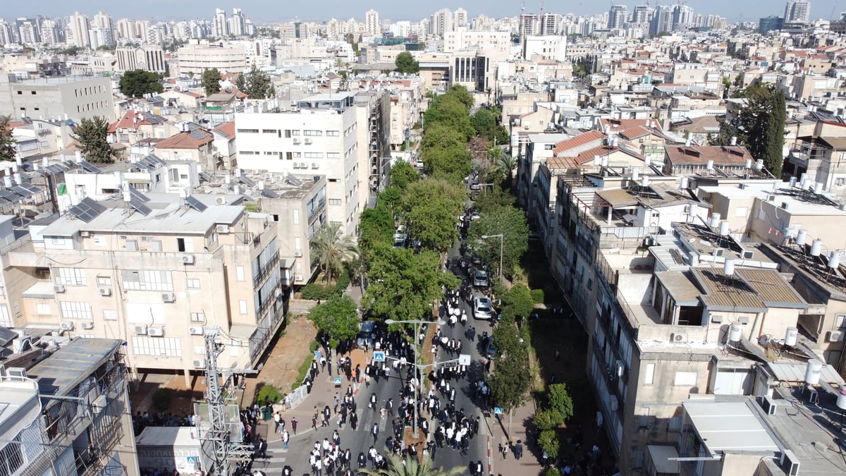 תיעוד מהרחפן: הרבבות בהלווית מרן הגר"ג אדלשטיין זצ"ל