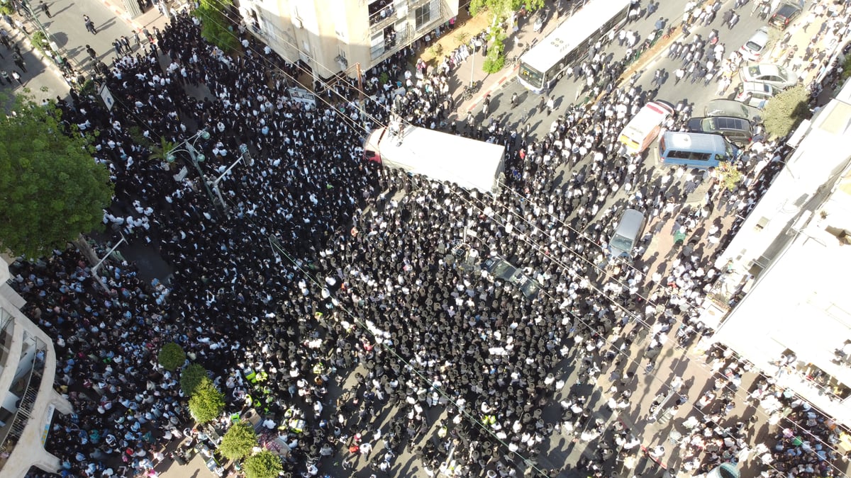 תיעוד מהרחפן: הרבבות בהלווית מרן הגר"ג אדלשטיין זצ"ל