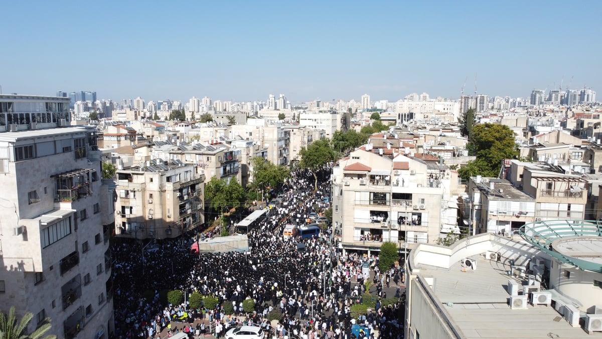 תיעוד מהרחפן: הרבבות בהלווית מרן הגר"ג אדלשטיין זצ"ל