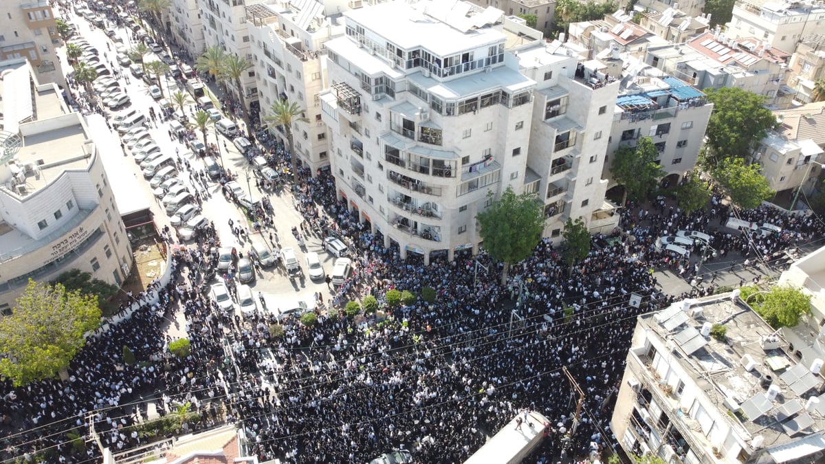 תיעוד מהרחפן: הרבבות בהלווית מרן הגר"ג אדלשטיין זצ"ל