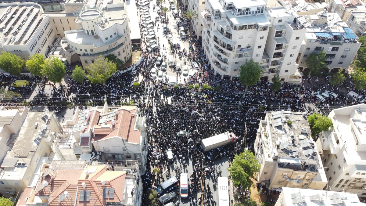 תיעוד מהרחפן: הרבבות בהלווית מרן הגר"ג אדלשטיין זצ"ל