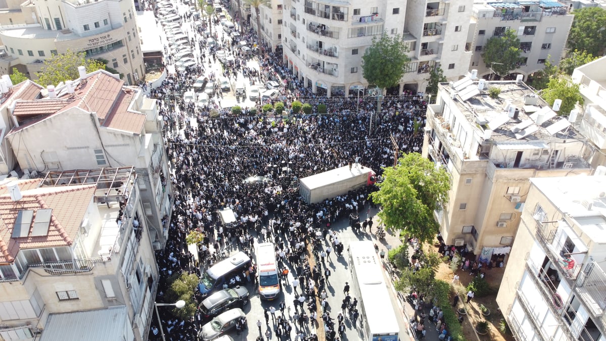 תיעוד מהרחפן: הרבבות בהלווית מרן הגר"ג אדלשטיין זצ"ל