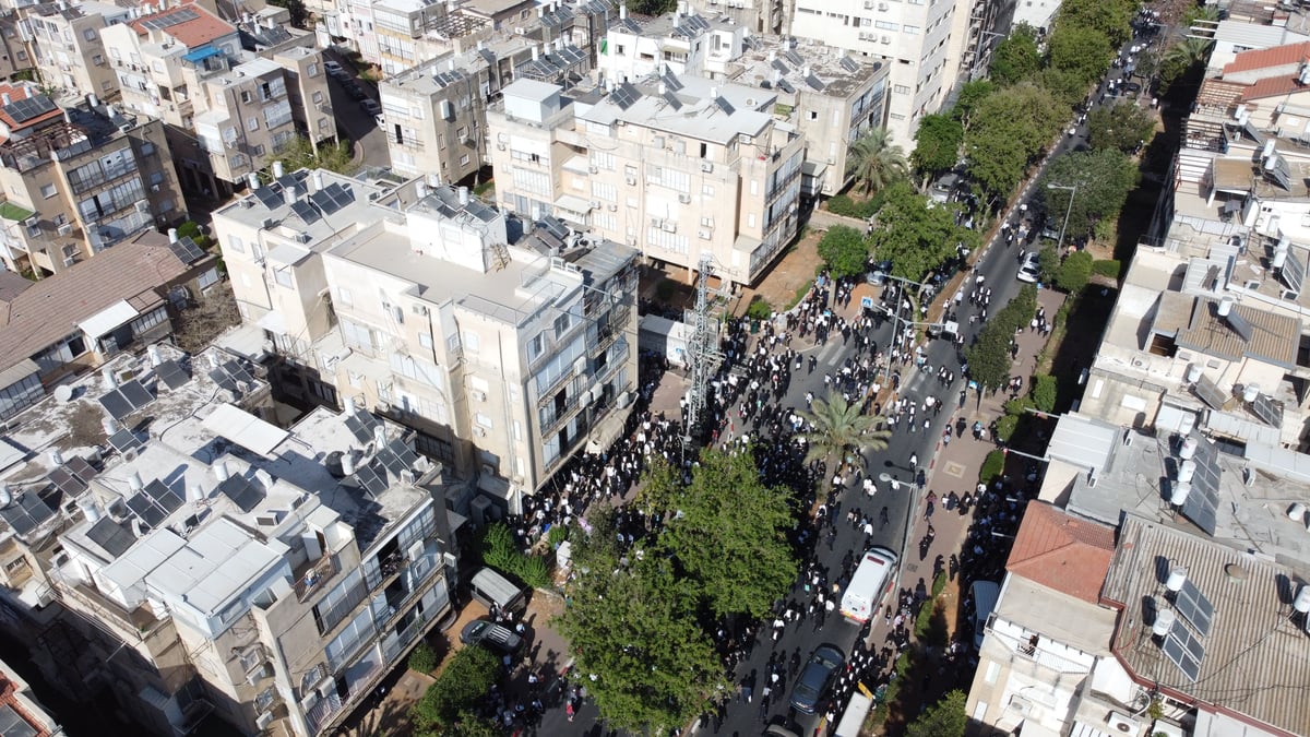 תיעוד מהרחפן: הרבבות בהלווית מרן הגר"ג אדלשטיין זצ"ל