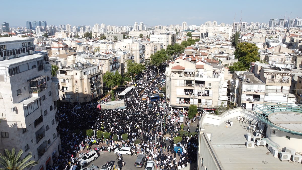 תיעוד מהרחפן: הרבבות בהלווית מרן הגר"ג אדלשטיין זצ"ל