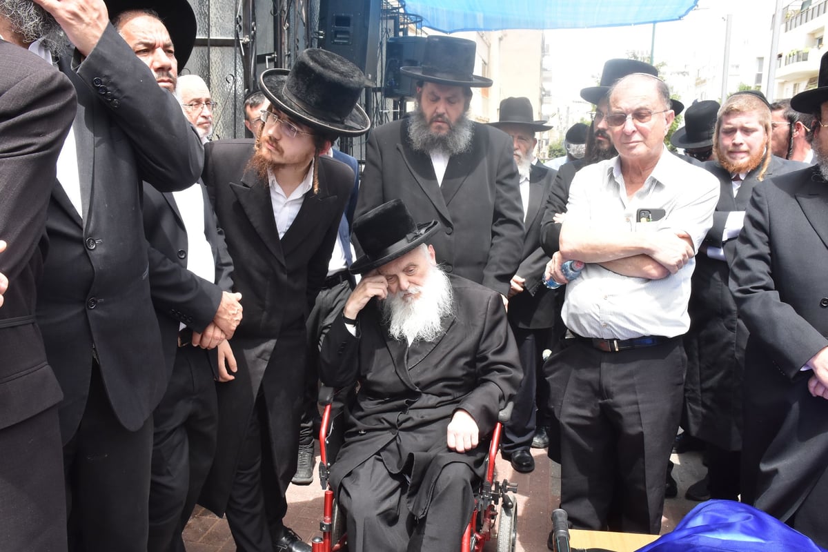 קהל רב בהלווית הרבנית שרה נחשוני ע"ה | צפו