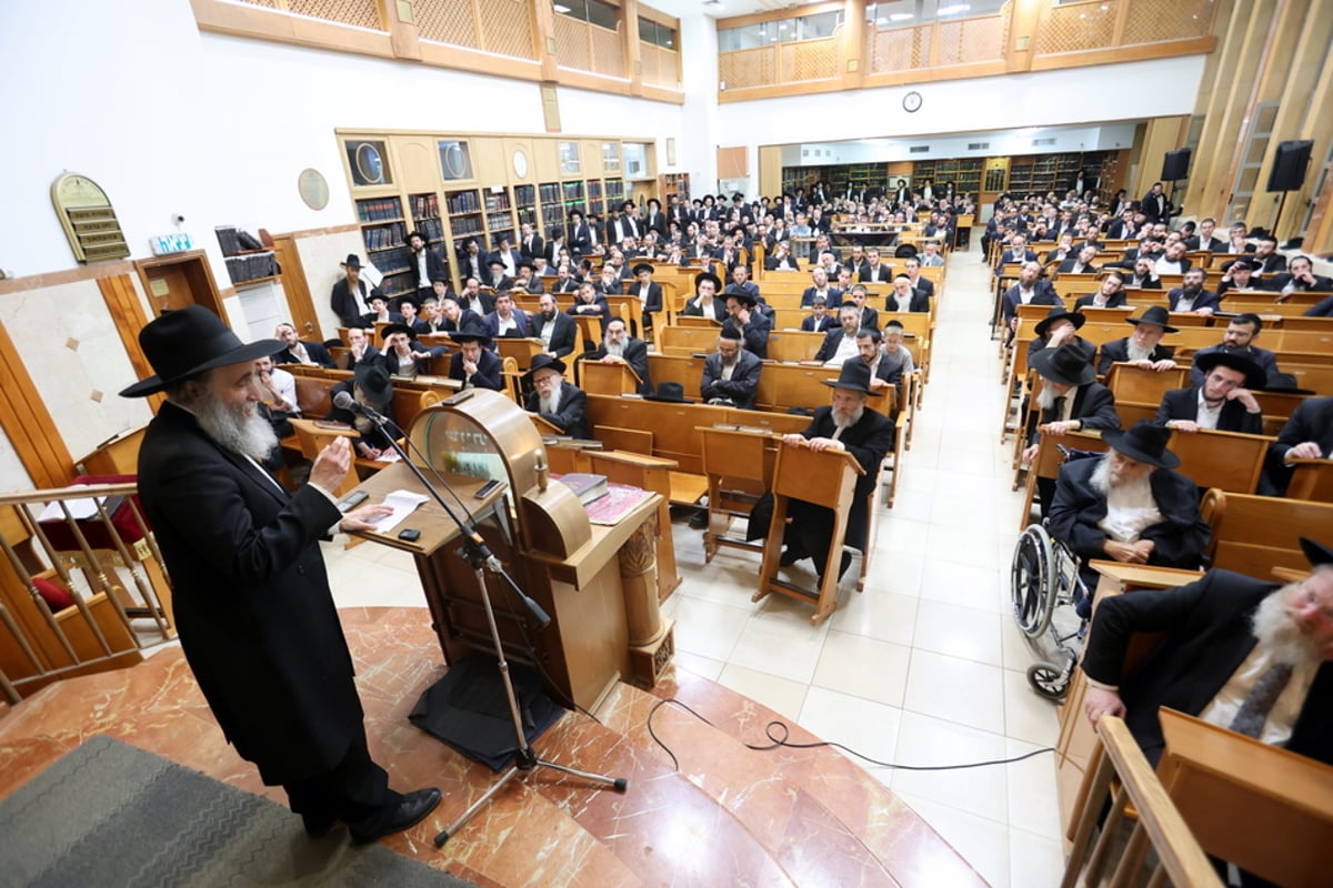 מאות התכנסו לעצרת לע"נ ראש הישיבה זצוק"ל • צפו