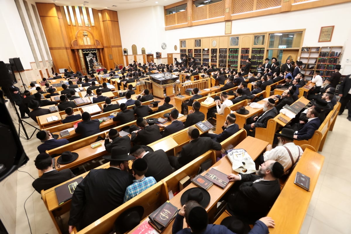 מאות התכנסו לעצרת לע"נ ראש הישיבה זצוק"ל • צפו