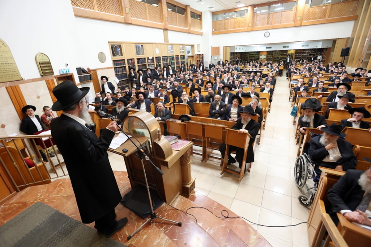 מאות התכנסו לעצרת לע"נ ראש הישיבה זצוק"ל • צפו