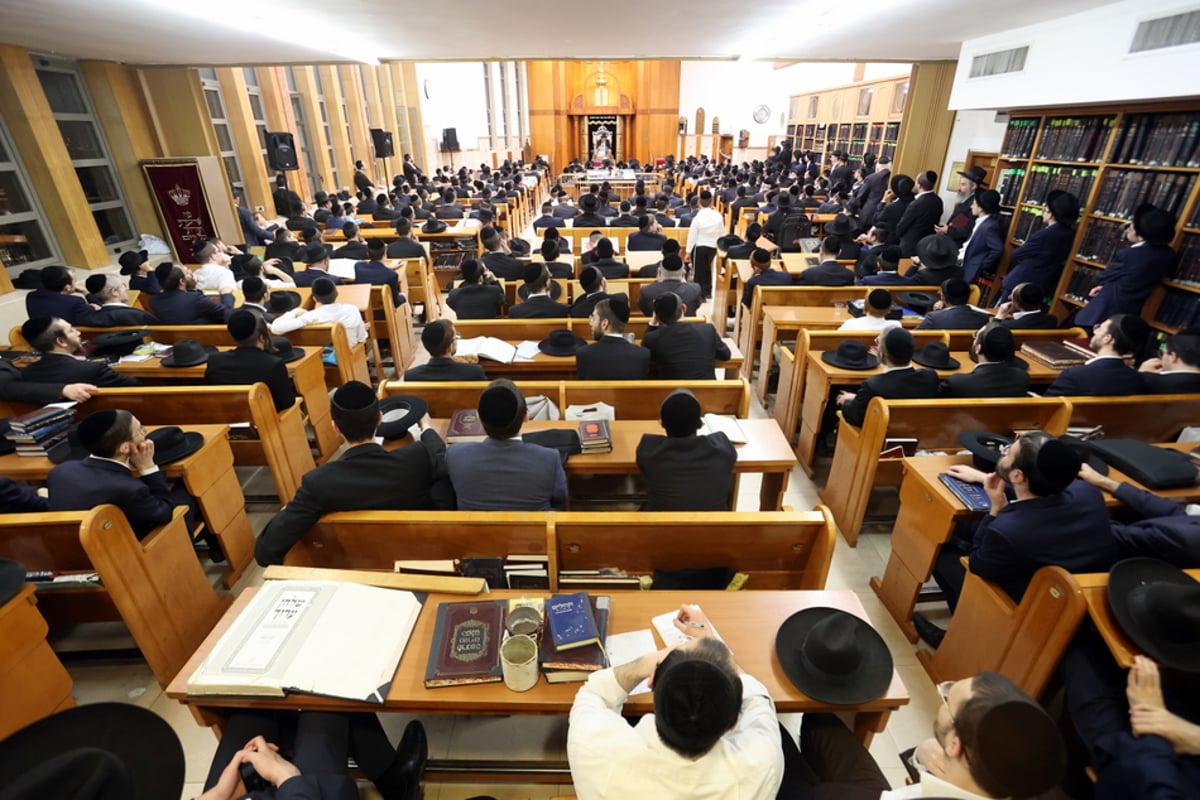 מאות התכנסו לעצרת לע"נ ראש הישיבה זצוק"ל • צפו