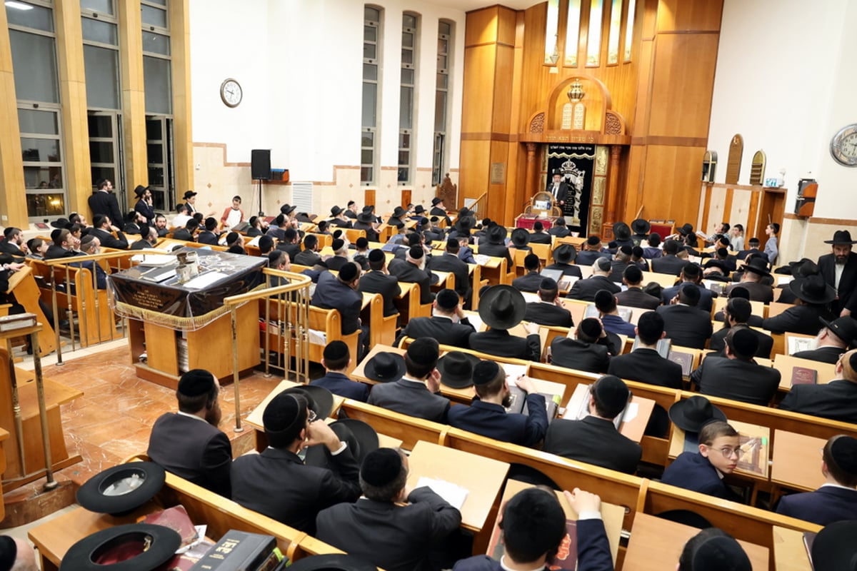 מאות התכנסו לעצרת לע"נ ראש הישיבה זצוק"ל • צפו