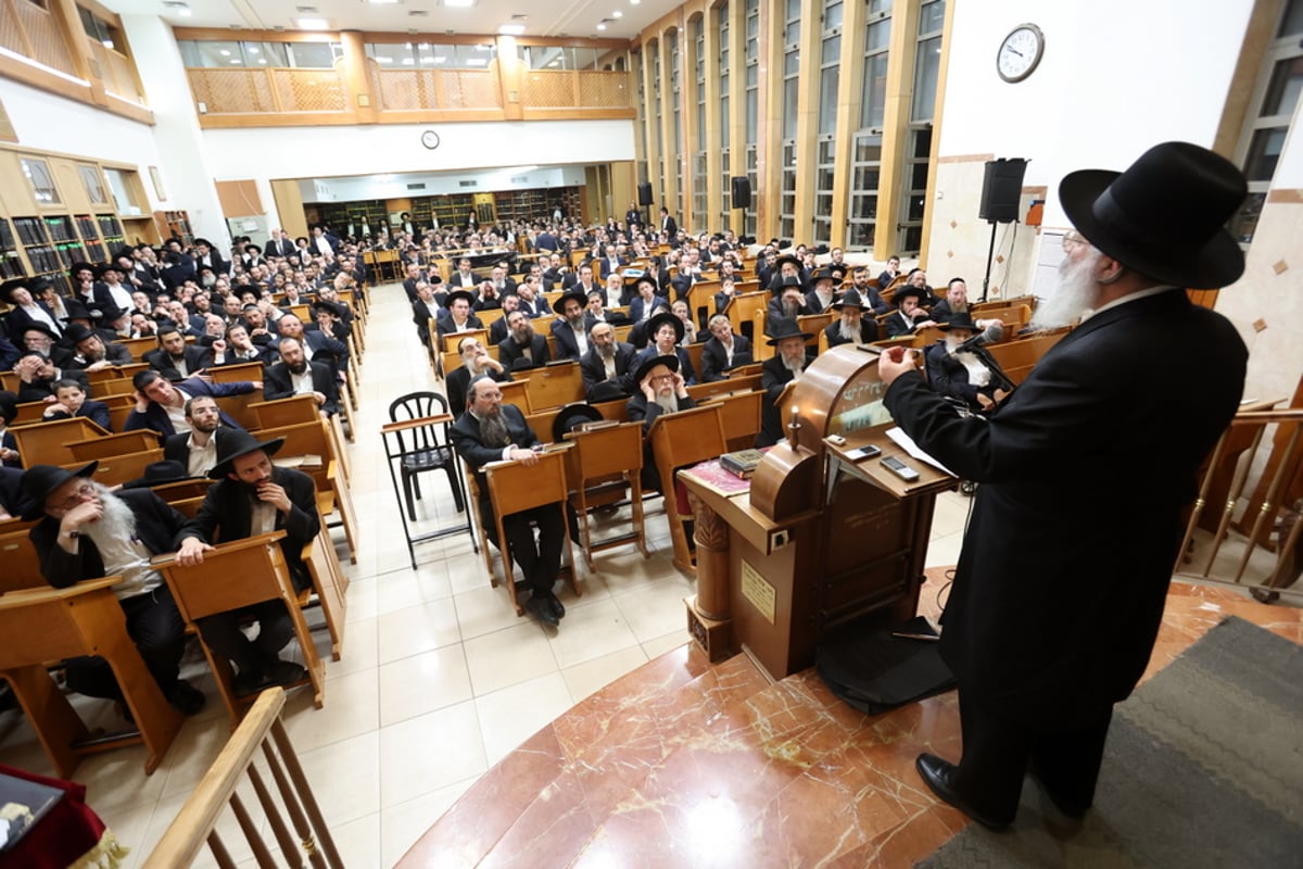 מאות התכנסו לעצרת לע"נ ראש הישיבה זצוק"ל • צפו