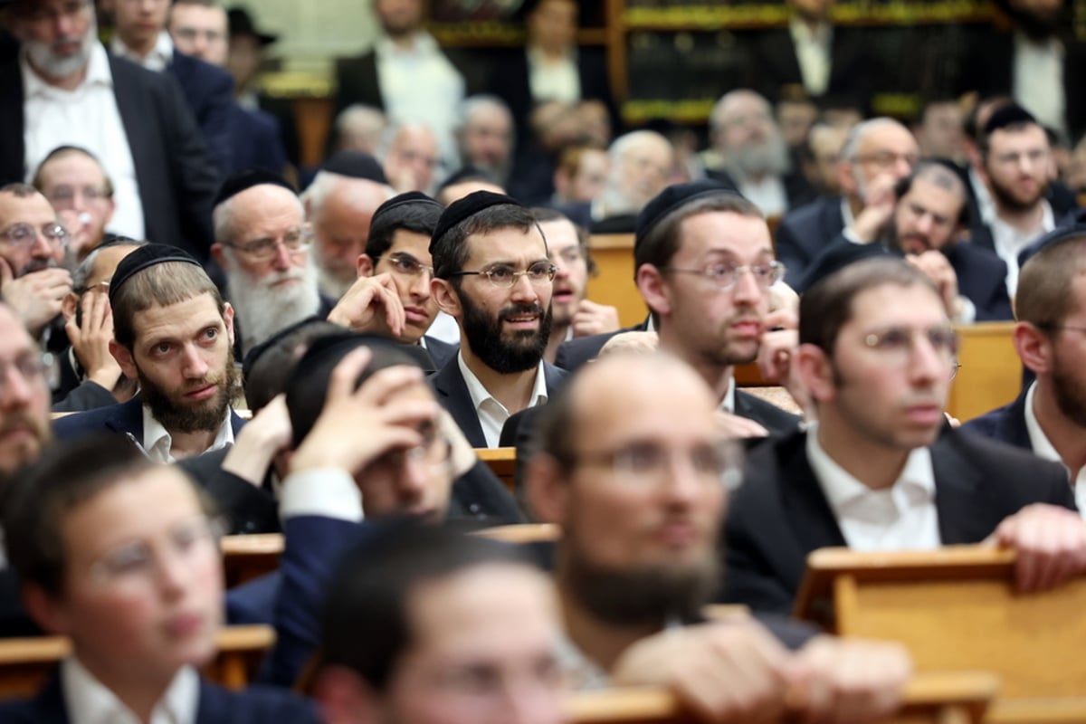 מאות התכנסו לעצרת לע"נ ראש הישיבה זצוק"ל • צפו