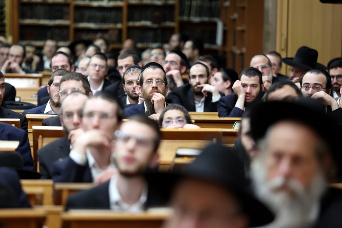 מאות התכנסו לעצרת לע"נ ראש הישיבה זצוק"ל • צפו