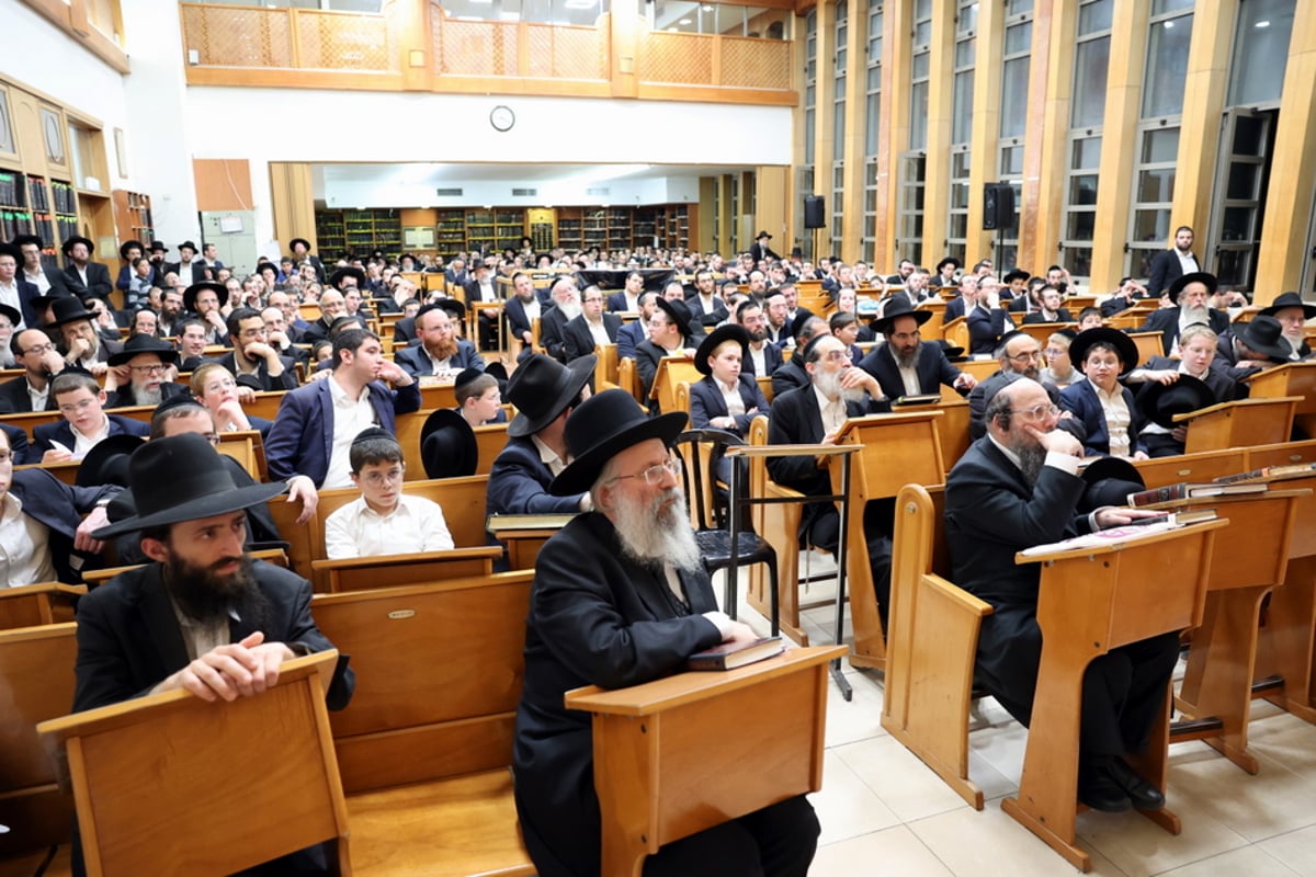 מאות התכנסו לעצרת לע"נ ראש הישיבה זצוק"ל • צפו