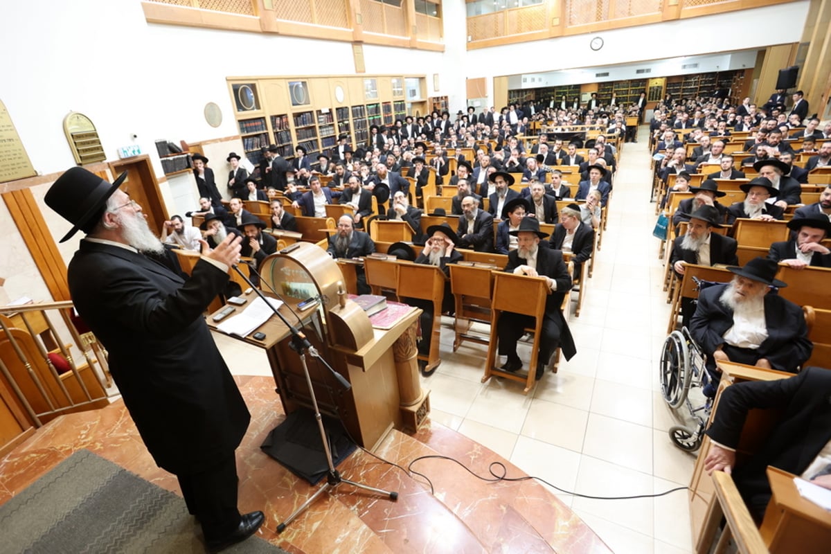 מאות התכנסו לעצרת לע"נ ראש הישיבה זצוק"ל • צפו