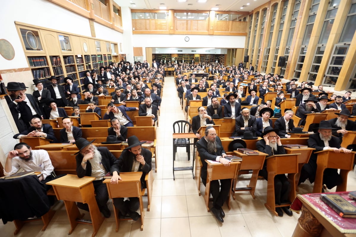 מאות התכנסו לעצרת לע"נ ראש הישיבה זצוק"ל • צפו