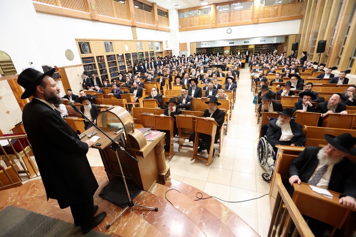 מאות התכנסו לעצרת לע"נ ראש הישיבה זצוק"ל • צפו