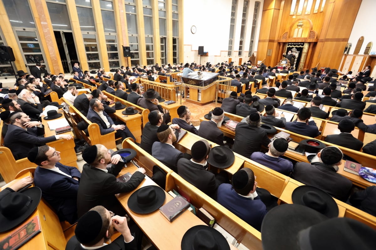 מאות התכנסו לעצרת לע"נ ראש הישיבה זצוק"ל • צפו