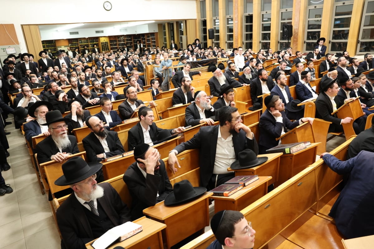 מאות התכנסו לעצרת לע"נ ראש הישיבה זצוק"ל • צפו