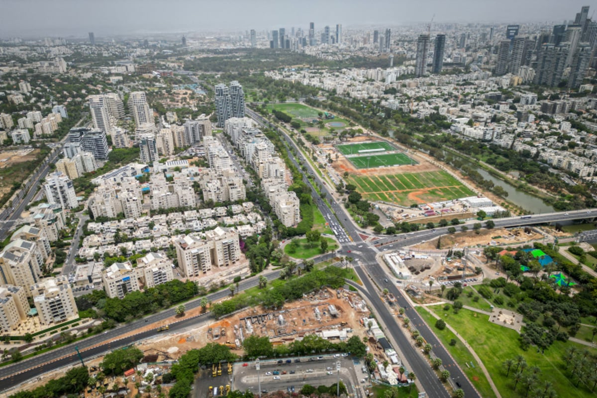 קו החוף והנוף העירוני של תל אביב - במבט מלמעלה