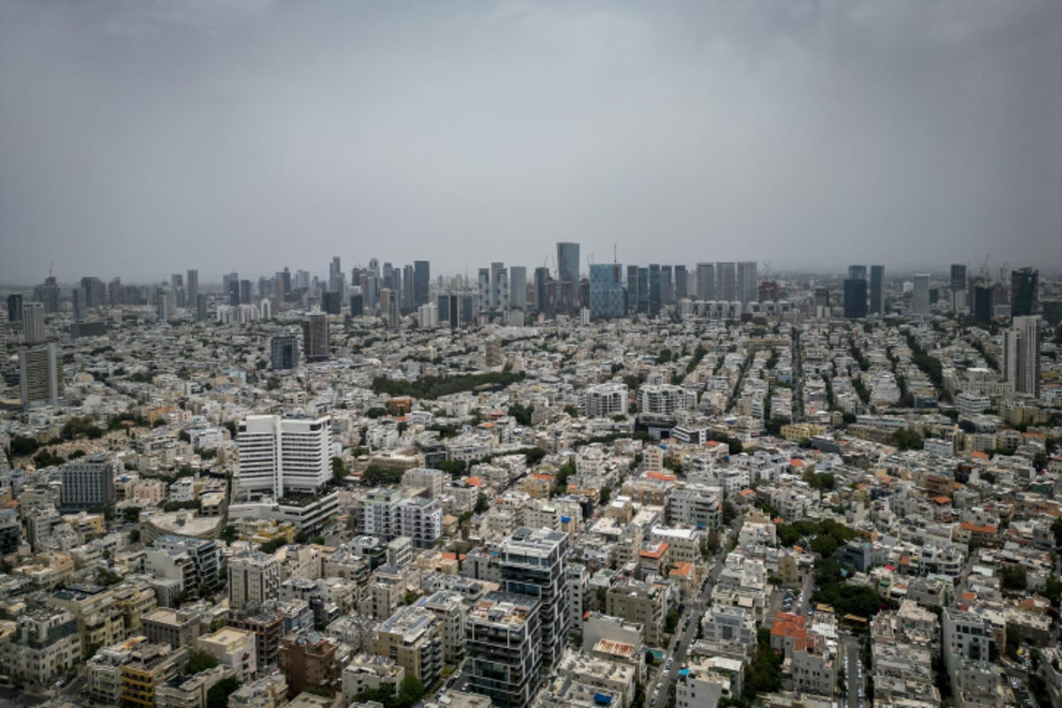 קו החוף והנוף העירוני של תל אביב - במבט מלמעלה