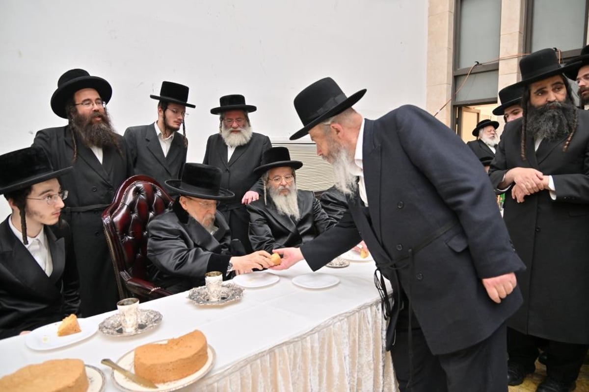 שמחת אירוסי בת המשפיע רבי נחמן בידרמן עם נינו של הרבי מביאלה