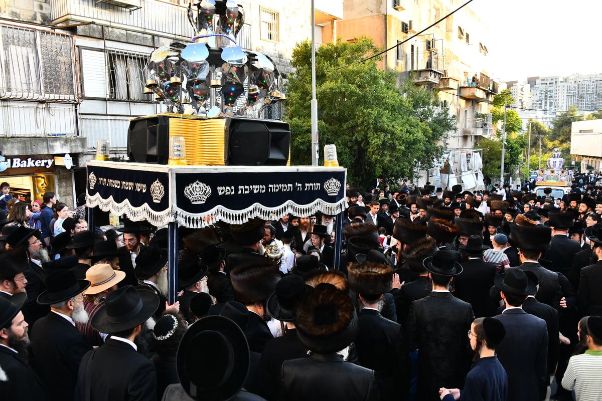 הכנסת ספר תורה בקאליב