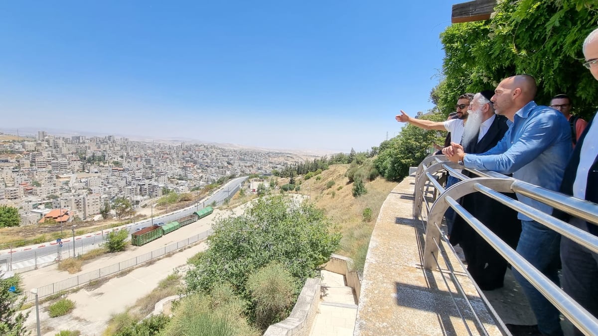 השר מאיר פרוש במזרח ירושלים