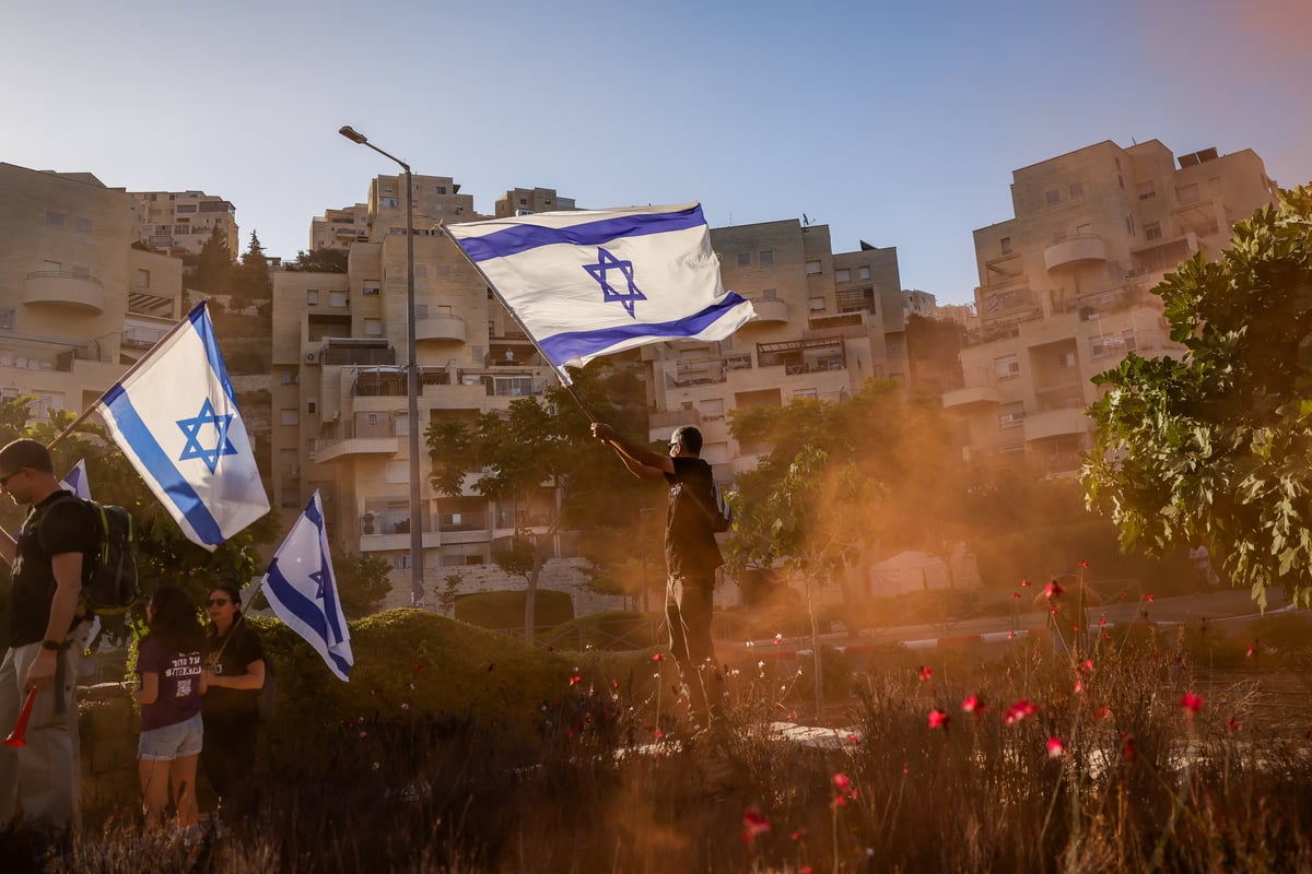 המפגינים נגד הרפורמה מוחים מחוץ לישיבת הר המור | תיעוד