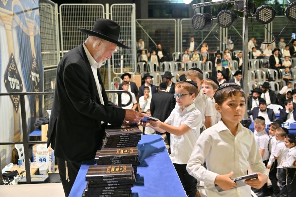 150 תלמידי החיידר נבחנו בעל פה על מועד ונזיקין | תיעוד