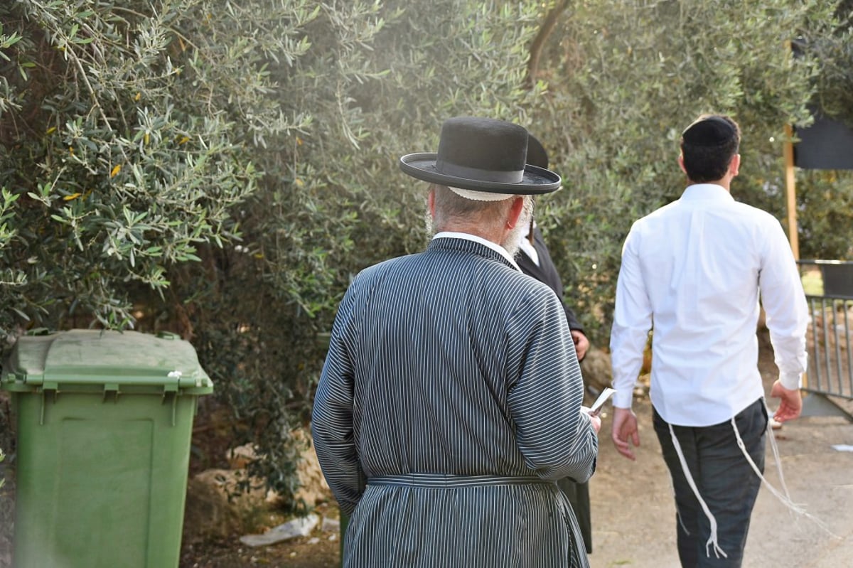 אלפים פקדו את ציונו של הצדיק רבי יצחק גברא זיע"א בעג'ור