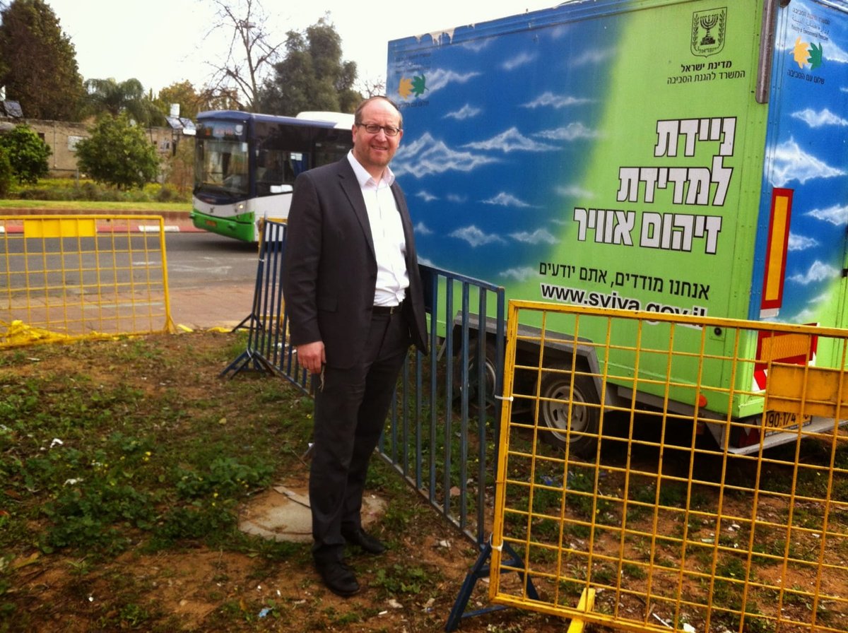 גנוט בפעילות למדידת זיהום אויר בפתח תקווה