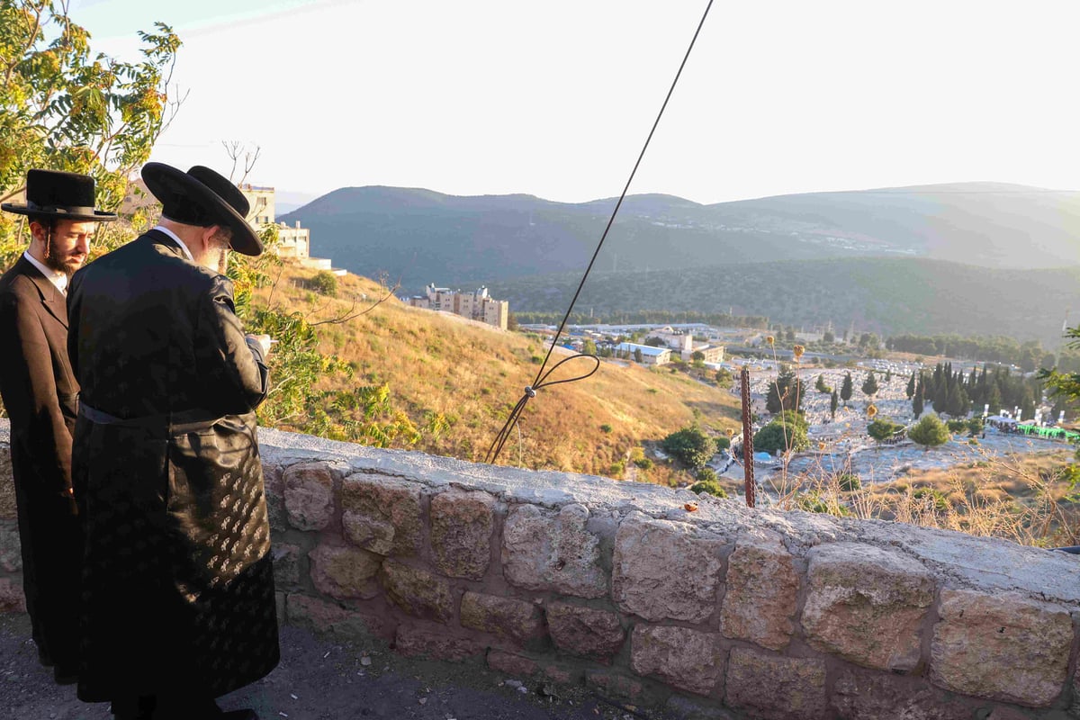 האדמו"ר מקאמרנא והמקובלים בסעודת הילולת האר"י בצפת | תיעוד