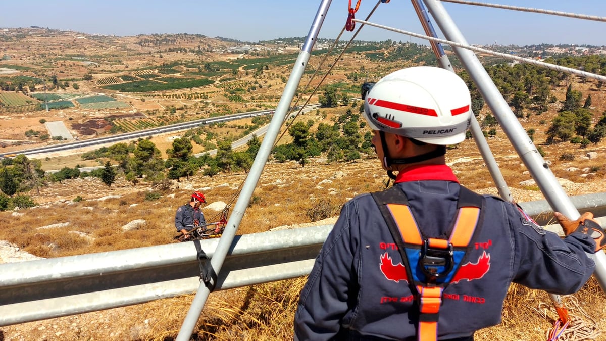 בתיאום מלא כלל הכוחות מתקדמים שלב אחרי שלב בירידה לחילוץ