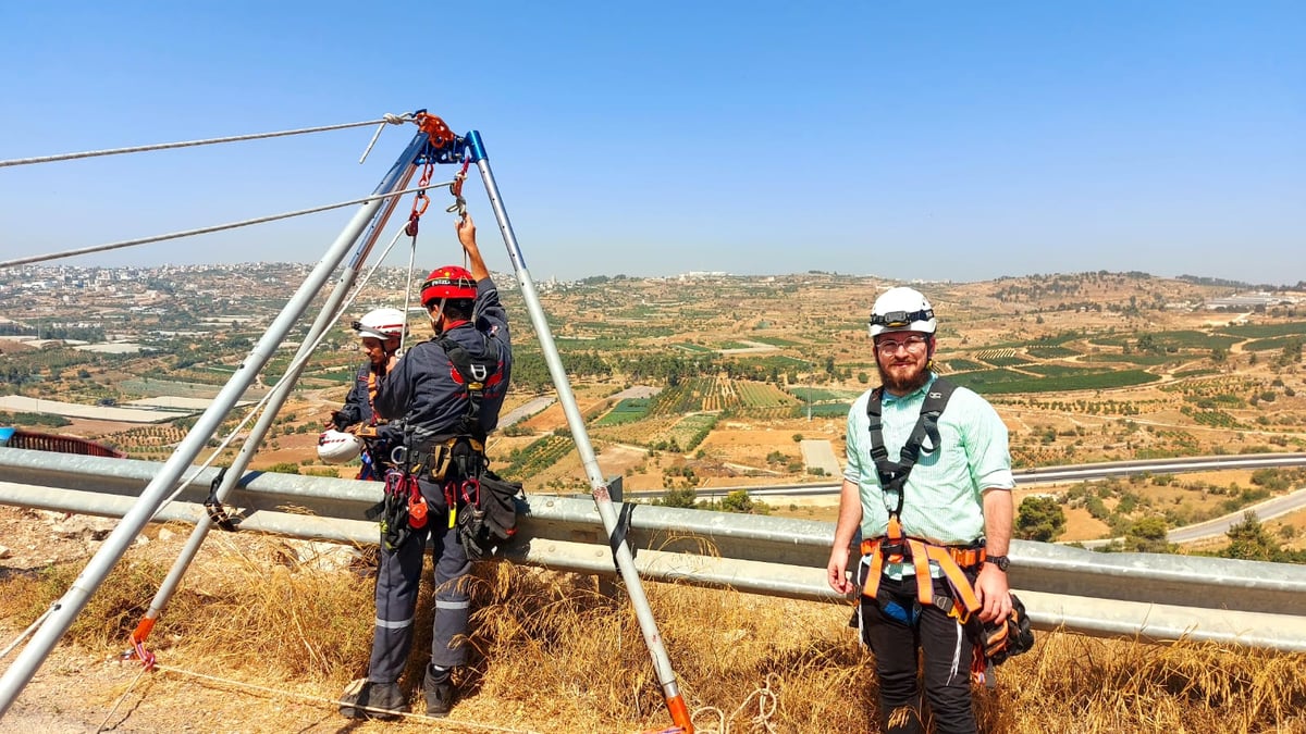 "רק תמונה" הפך להשתתפות בתרגול. כותב השורות לצד כבאי יחידת יל"מ