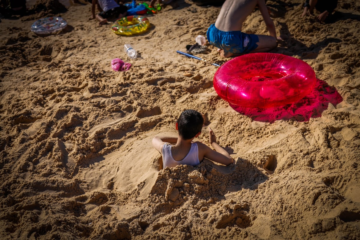 העומס הקיצוני בחוף הנפרד בעיר אשדוד, כך זה נראה