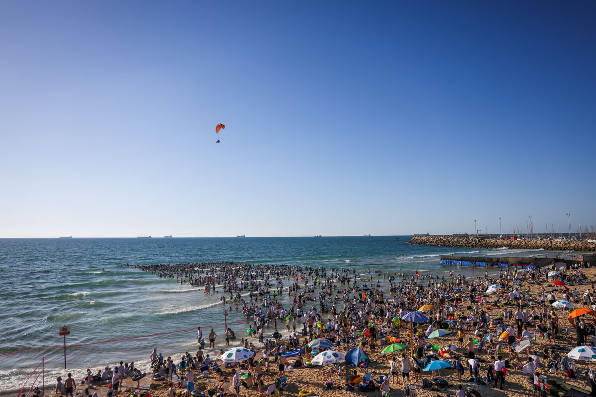 העומס הקיצוני בחוף הנפרד בעיר אשדוד, כך זה נראה