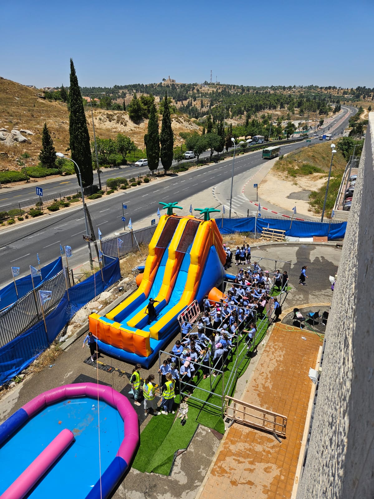 בבין הזמנים הזה נופשים בירושלים