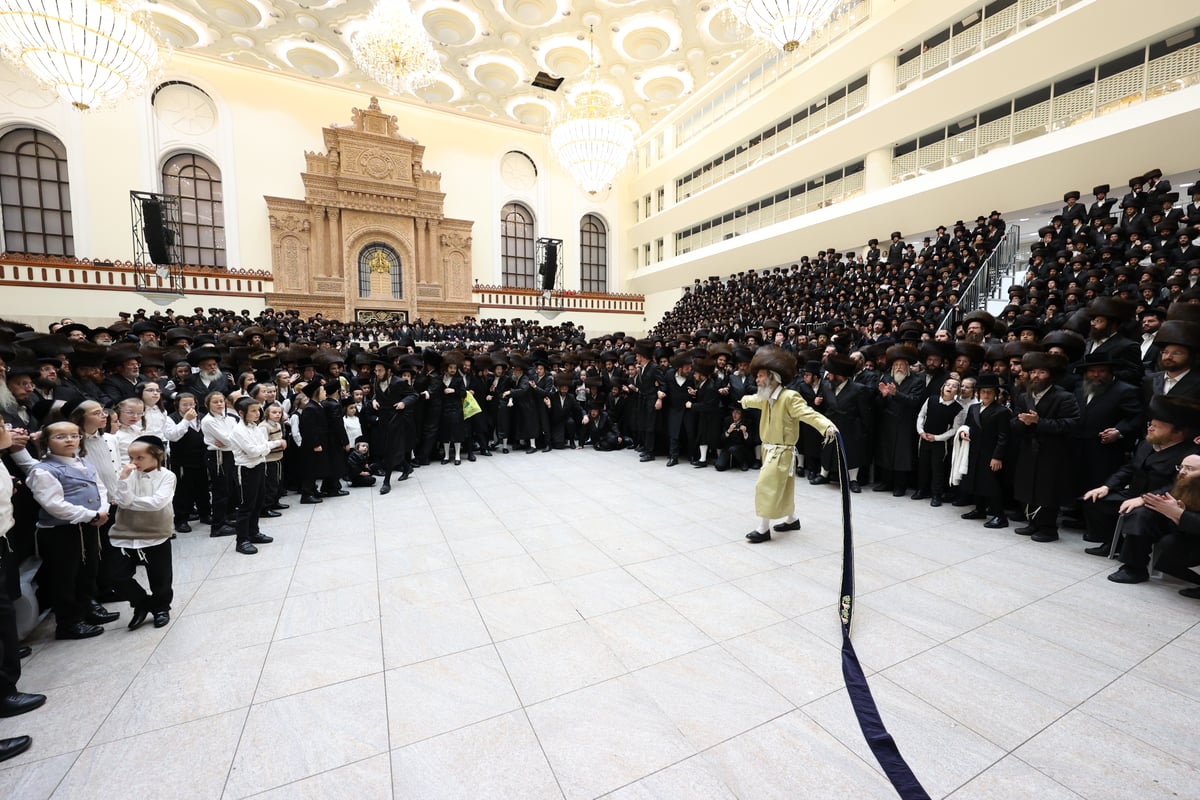 תיעוד ענק: אלפים בחתונת בן המשפיע רבי מיילך בידרמן