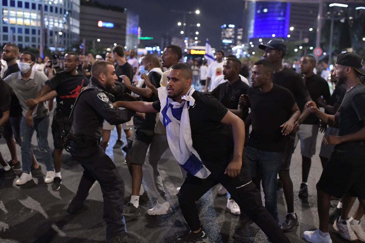 תיעוד מסכם מהפגנת 'צדק לרפאל': שוטרים נפצעו, 8 עצורים