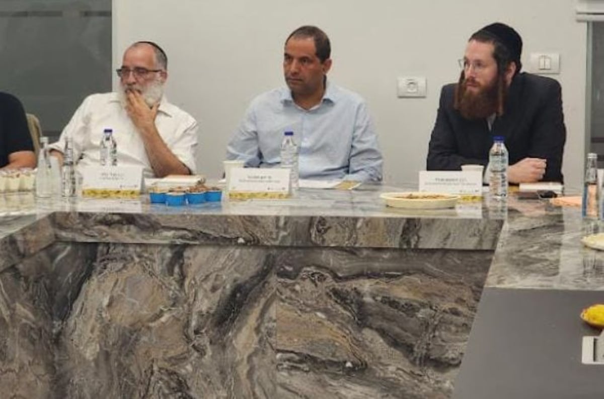 "איך אפשר לגדל משפחה שאין בבית אוכל?": העדויות המצמררות ששמעה צמרת משרד הרווחה בערים החרדיות