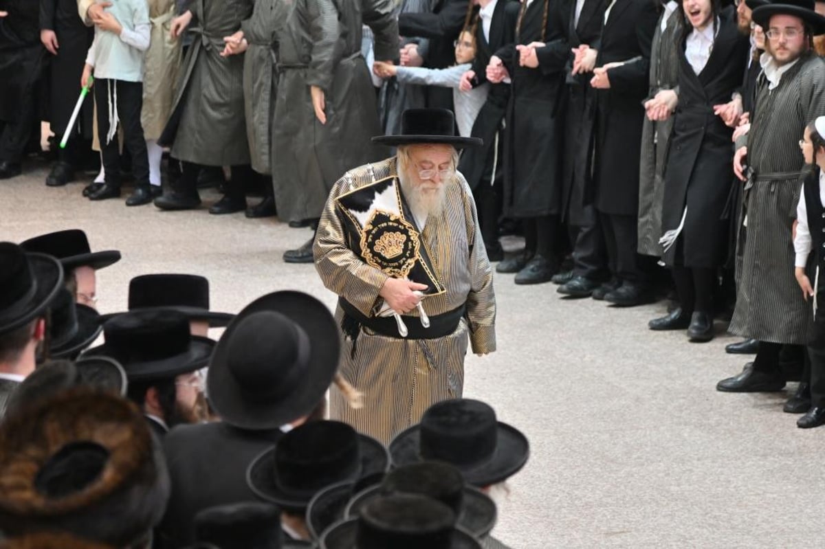 המונים בהכנסת ספר תורה לביהמ"ד "תולדות אהרן" | תיעוד