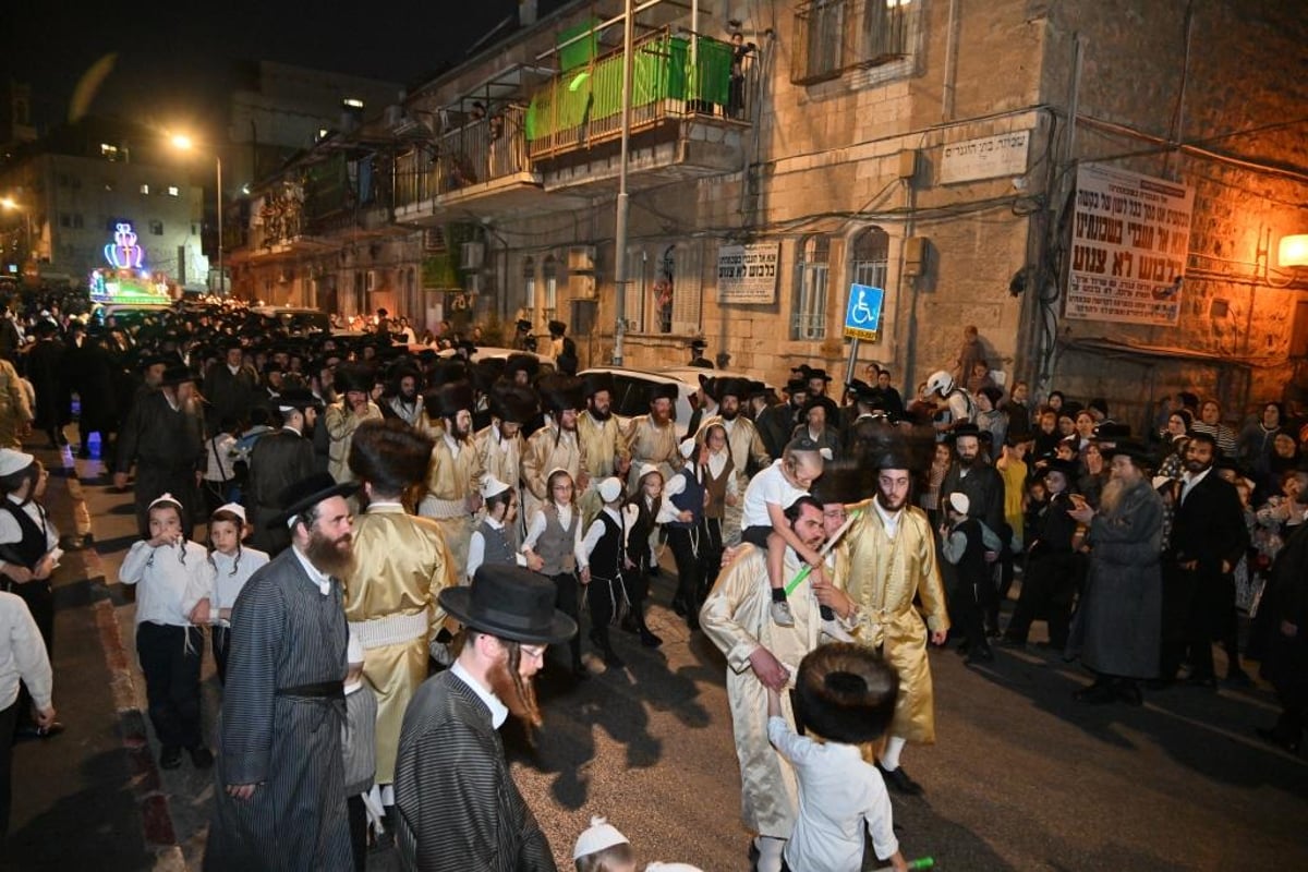 המונים בהכנסת ספר תורה לביהמ"ד "תולדות אהרן" | תיעוד