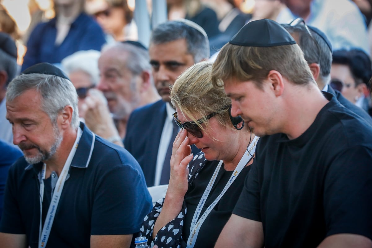 אלפים בהלוויית החייל הבודד שנהרג בפיגוע במחסום מכבים