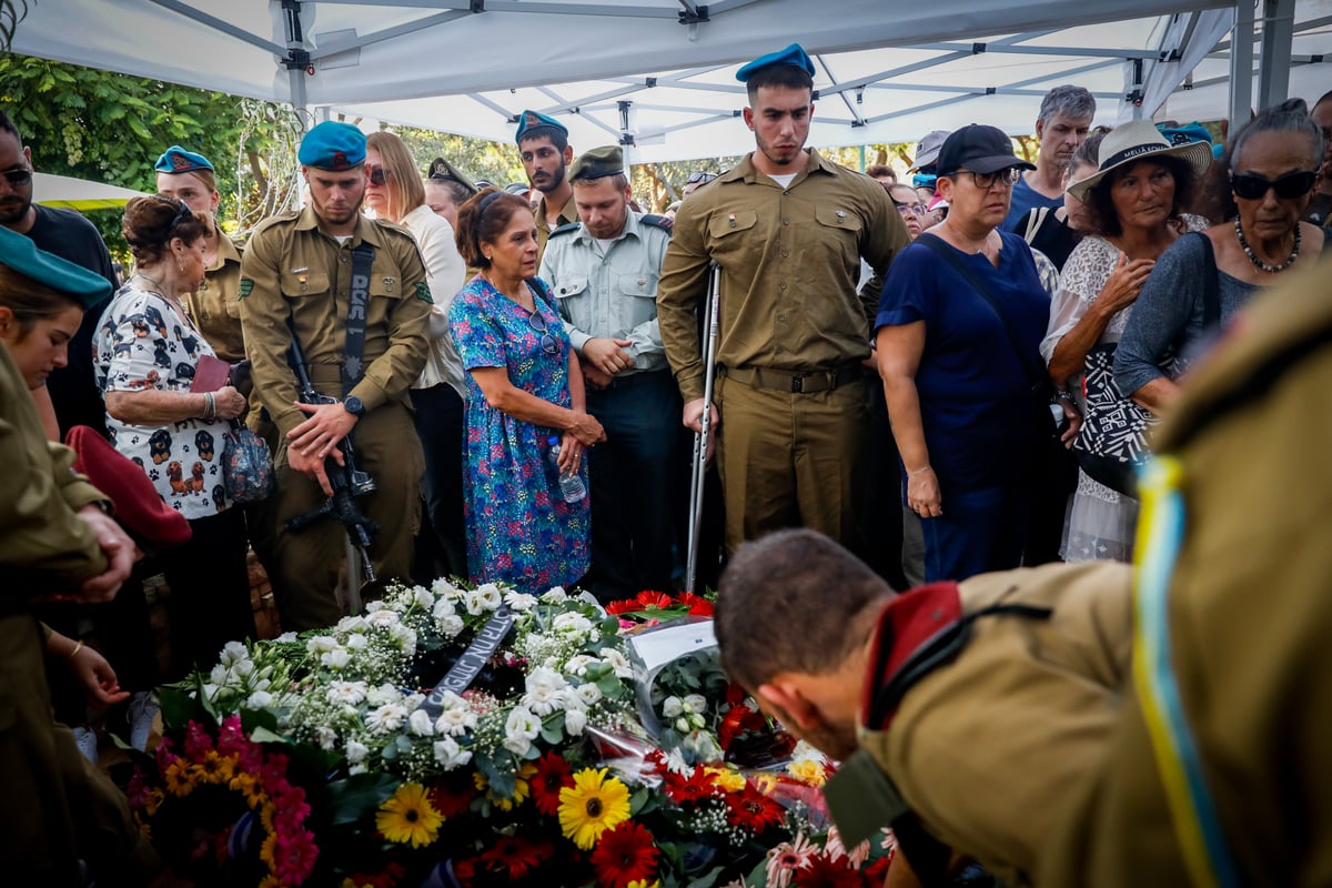 אלפים בהלוויית החייל הבודד שנהרג בפיגוע במחסום מכבים