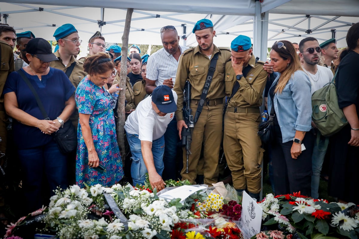 אלפים בהלוויית החייל הבודד שנהרג בפיגוע במחסום מכבים