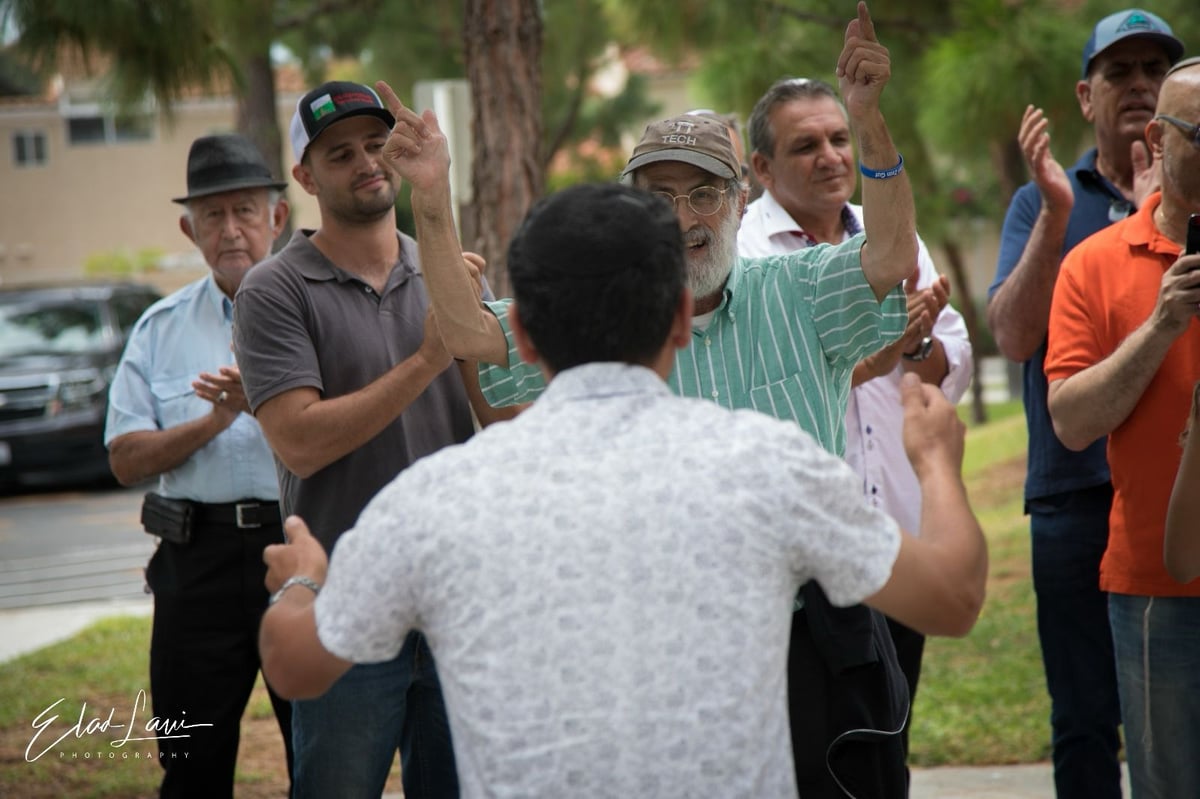 אירוע נדיר: כך נראתה הכנסת ספר תורה בעיר אירווין, קליפורניה | תיעוד 