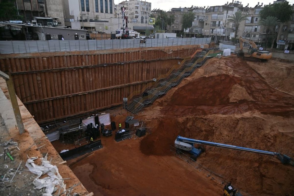 הערב: הנחת אבן הפינה למרכז העולמי 'ישועות משה - ויז'ניץ'