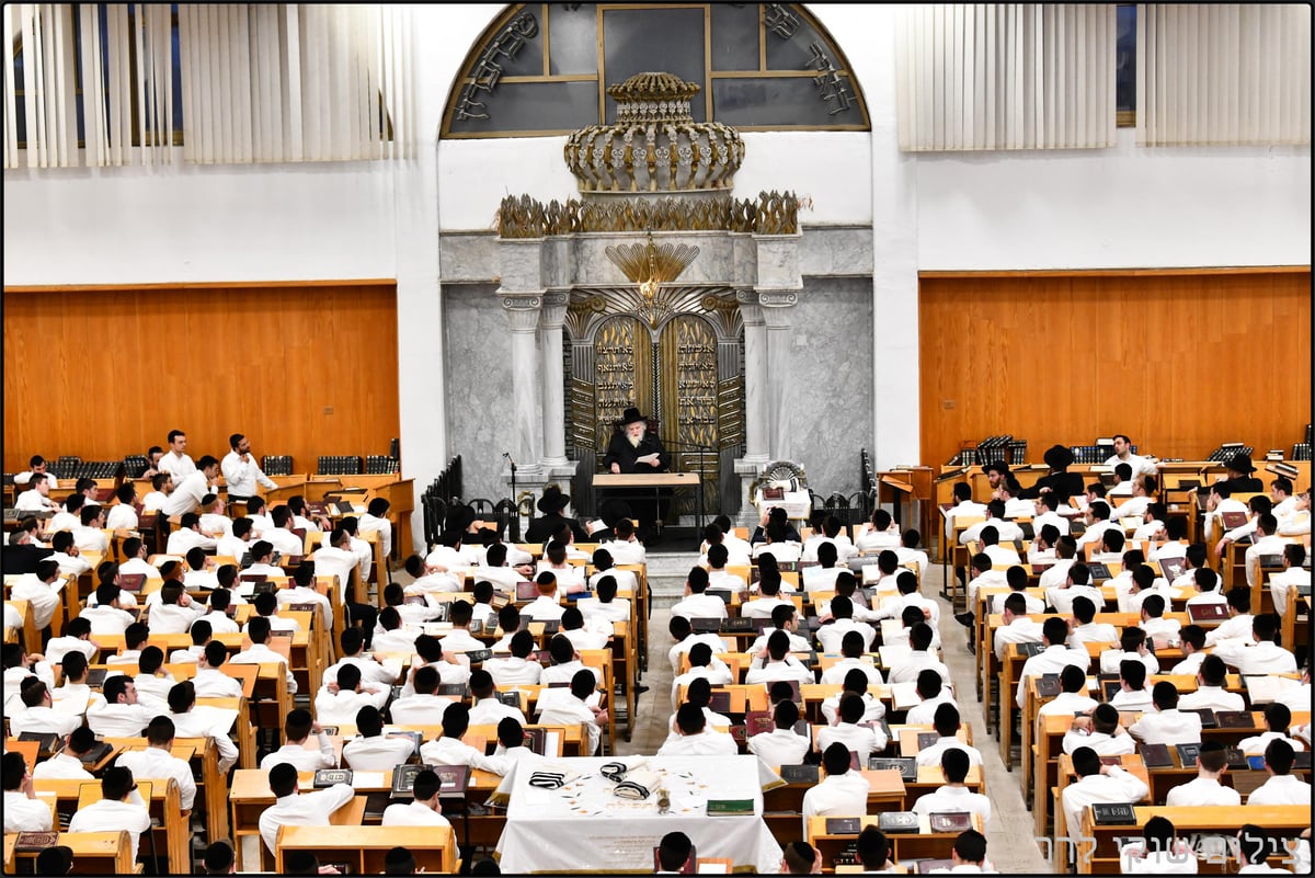 הגר"מ שטרנבוך בישיבת חברון