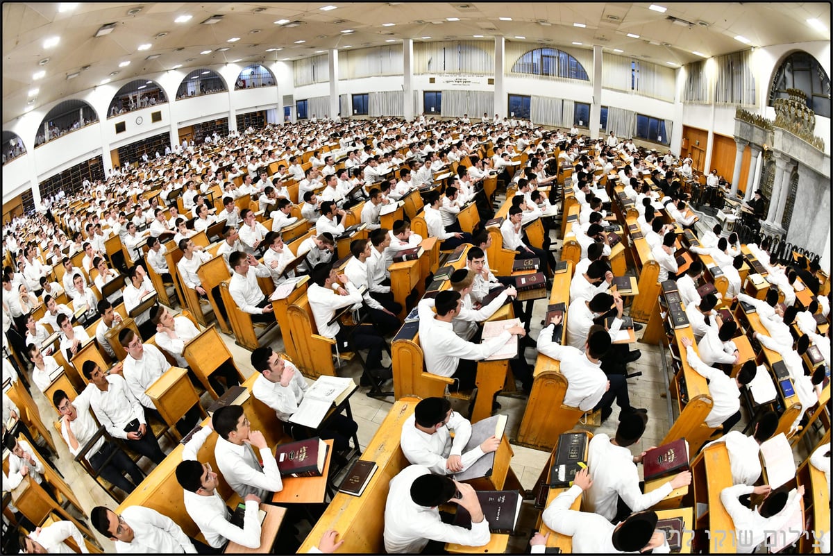 הגר"מ שטרנבוך בישיבת חברון